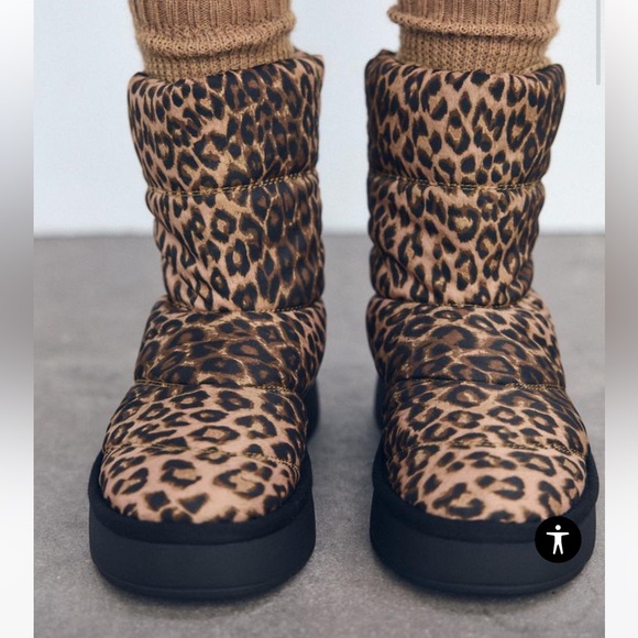 Zara Shoes - QUILTED EFFECT PLATFORM ANKLE BOOTS size 9